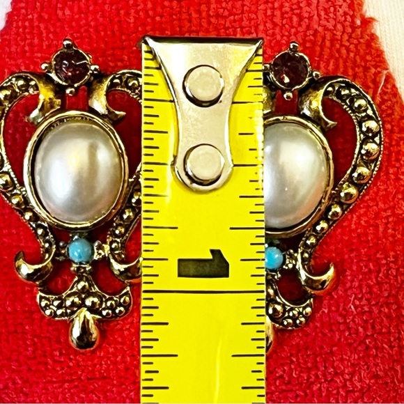 1928 Victorian Style Earrings Gold-Tone Faux Pearl Rhinestone Royal Regal Vtg - Picture 6 of 9